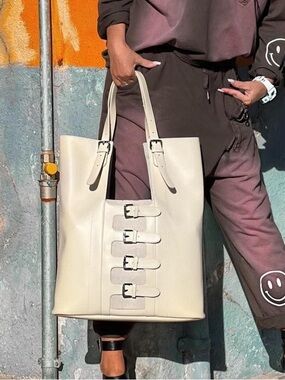 Italy Retro Noble Collection Genuine Leather Tote Bag in Off White | One Size